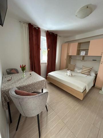 Apartment Emilija Brela